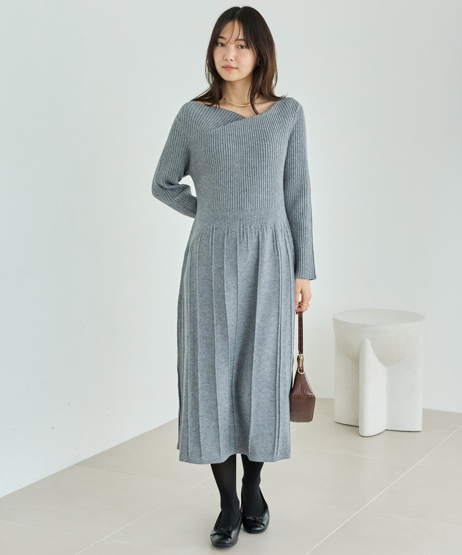 リブ切替ドレープネックニットワンピース