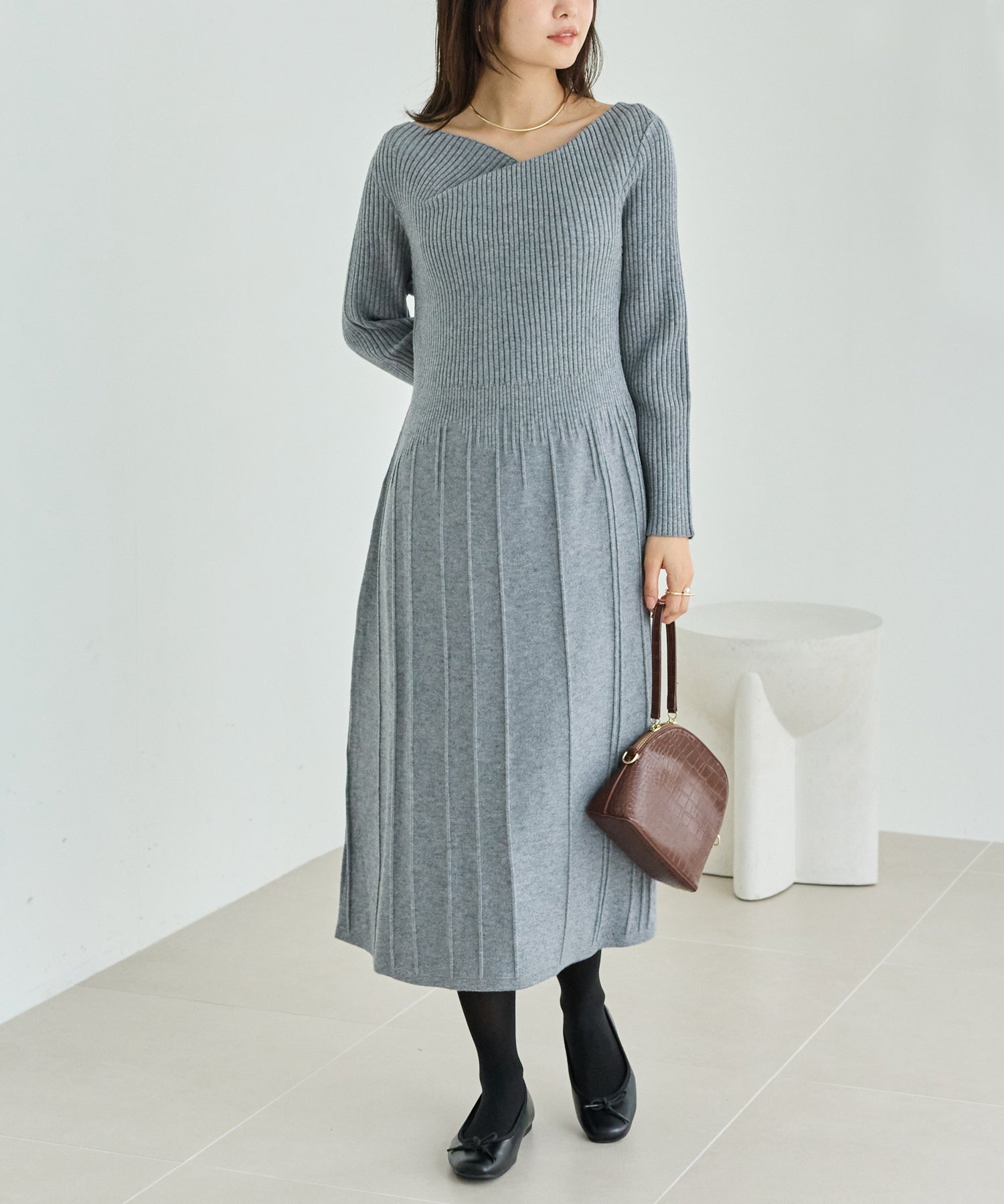 リブ切替ドレープネックニットワンピース