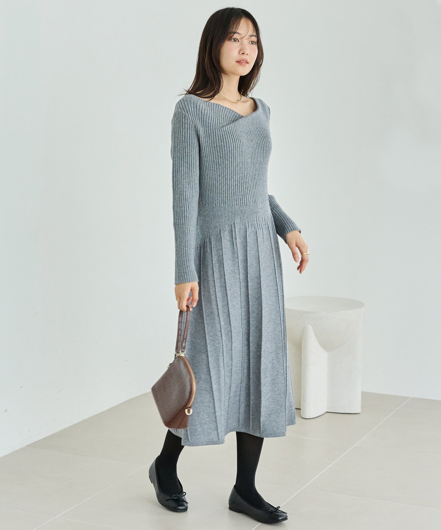 リブ切替ドレープネックニットワンピース