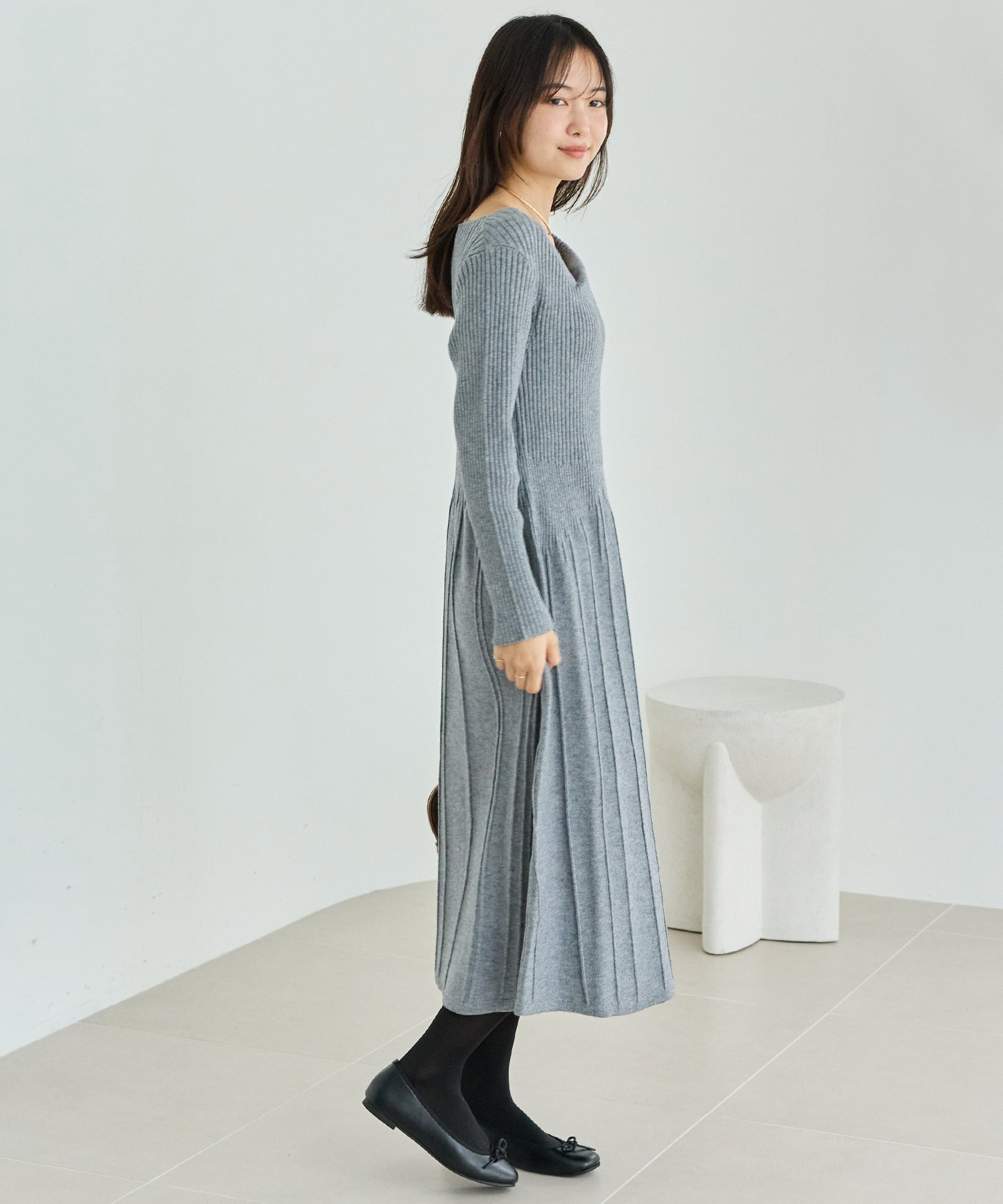 リブ切替ドレープネックニットワンピース