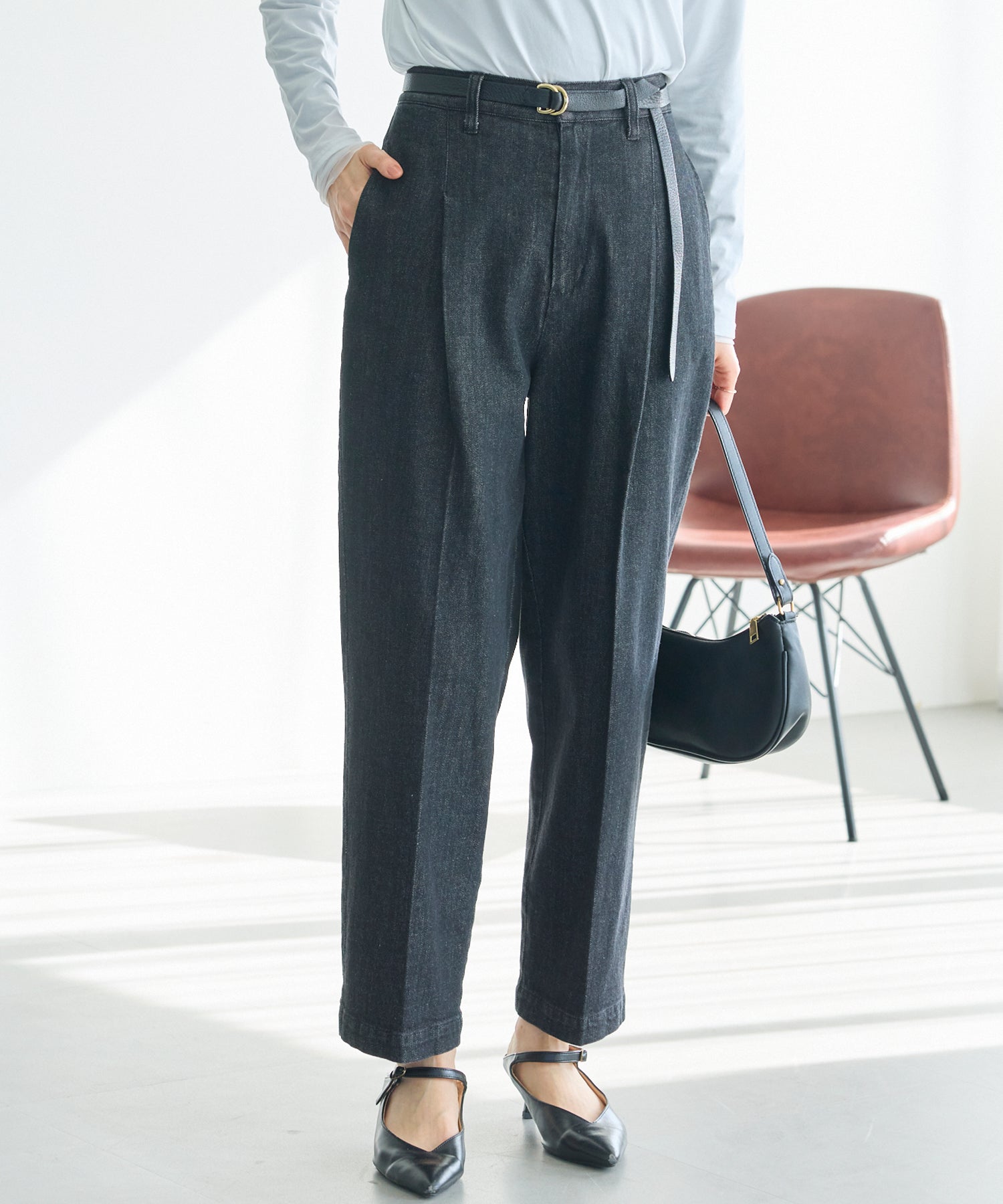 タックテーパードデニム