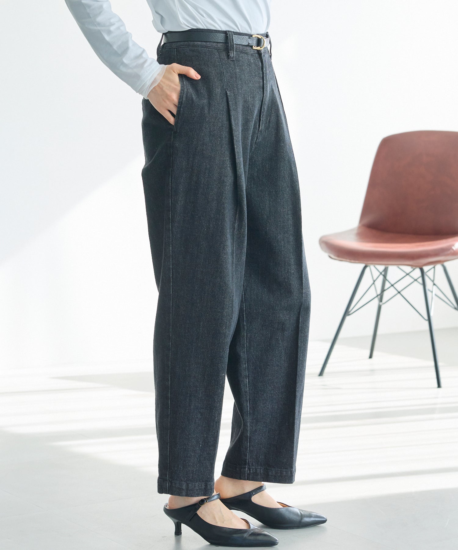 タックテーパードデニム