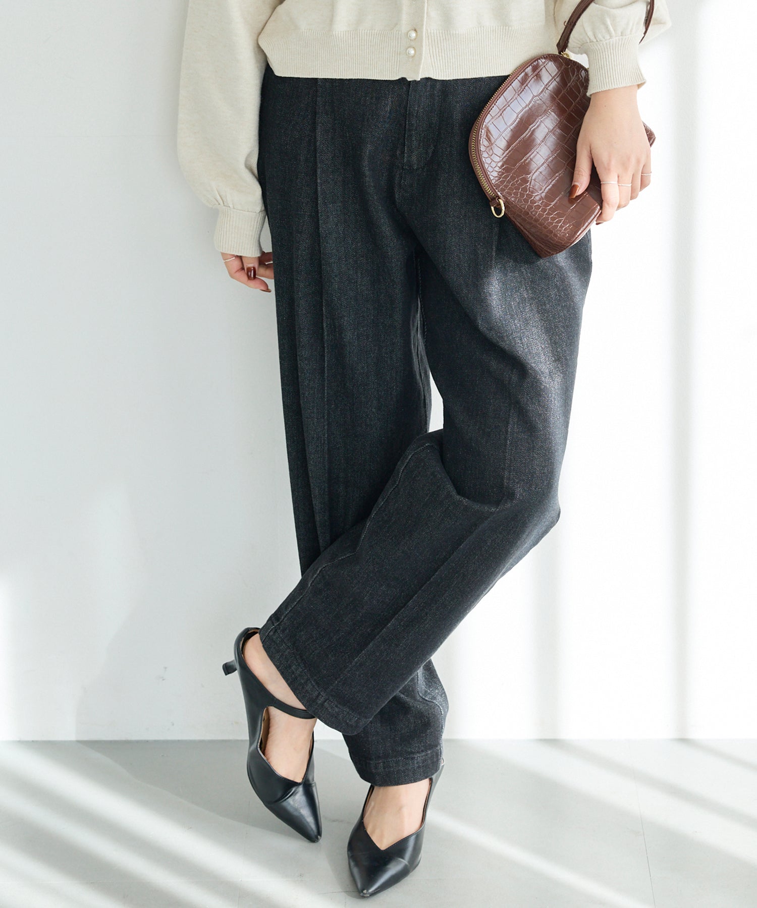 タックテーパードデニム