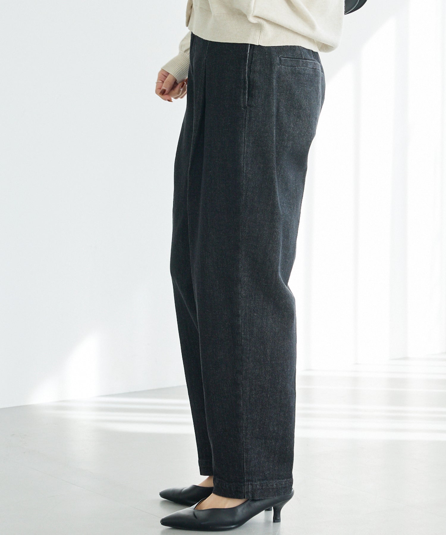 タックテーパードデニム