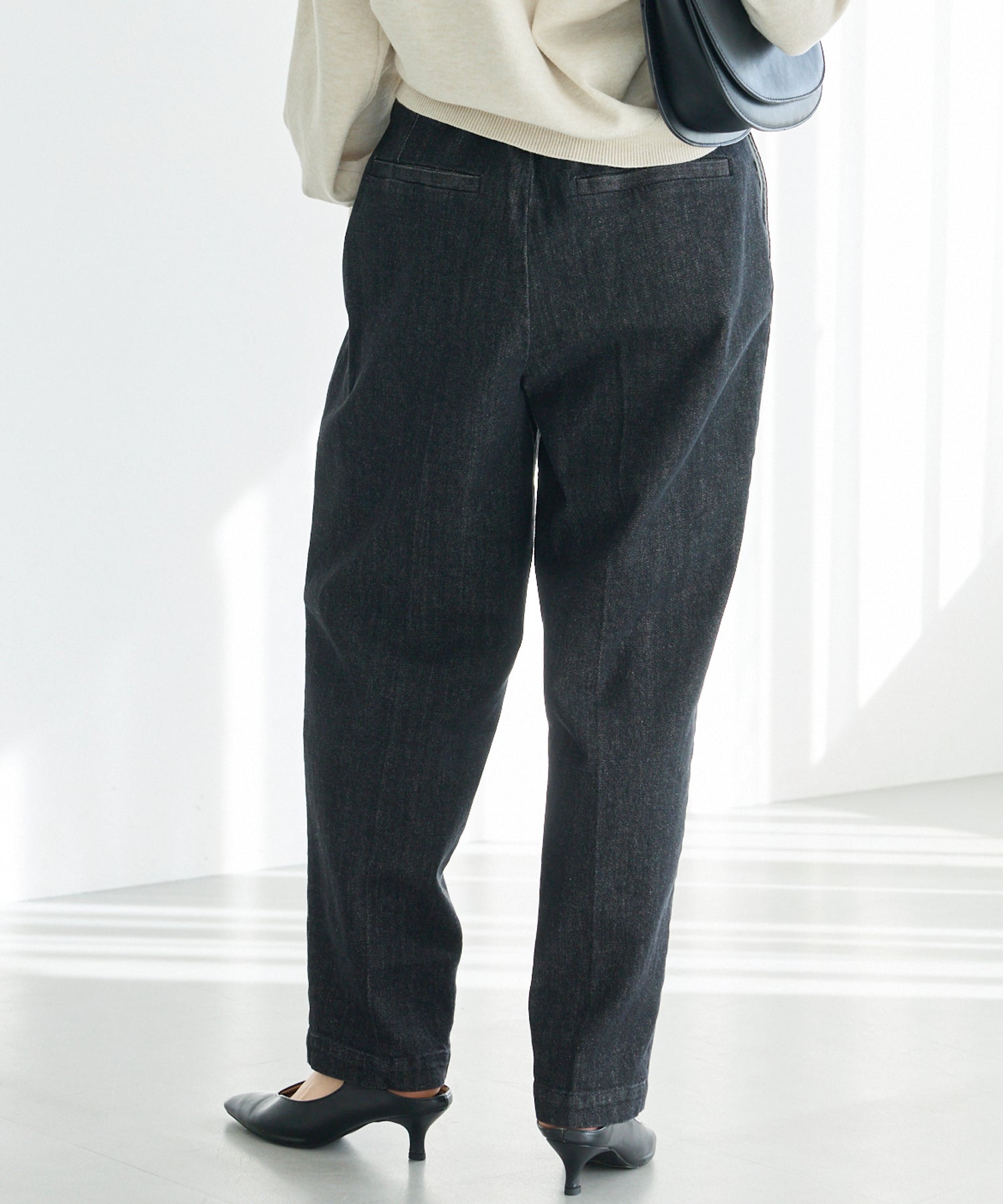 タックテーパードデニム