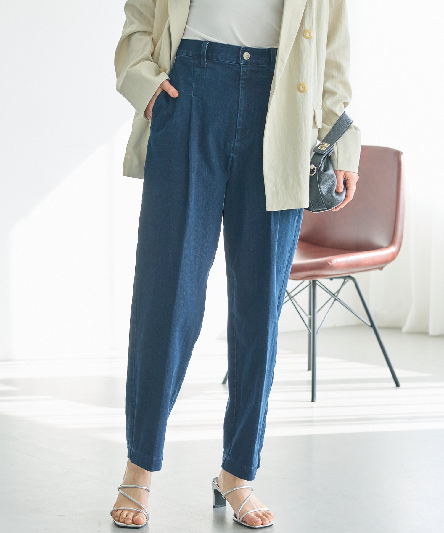 タックテーパードデニム