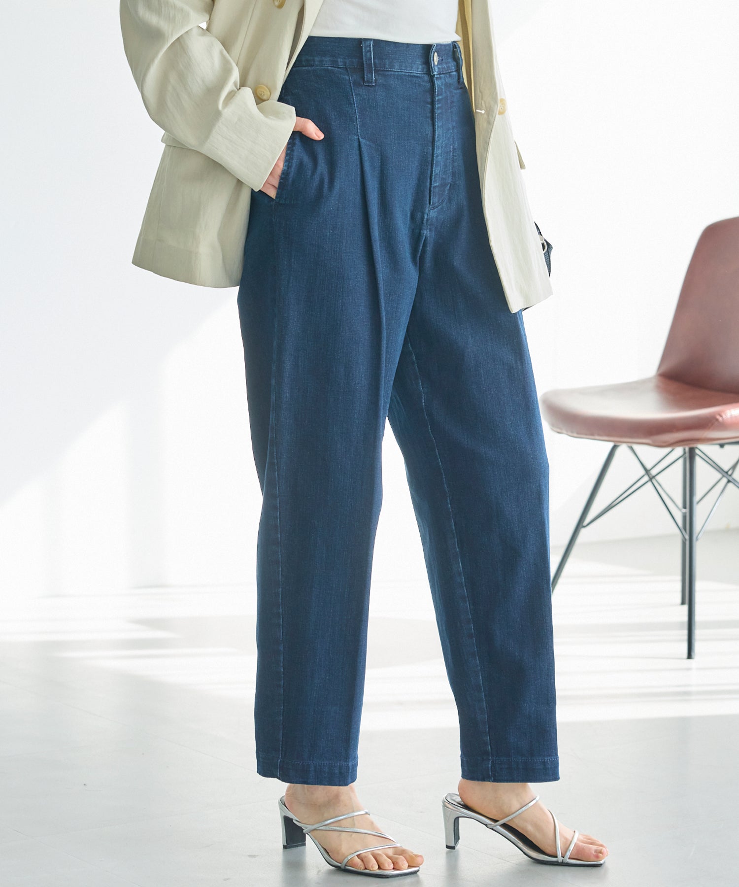 タックテーパードデニム