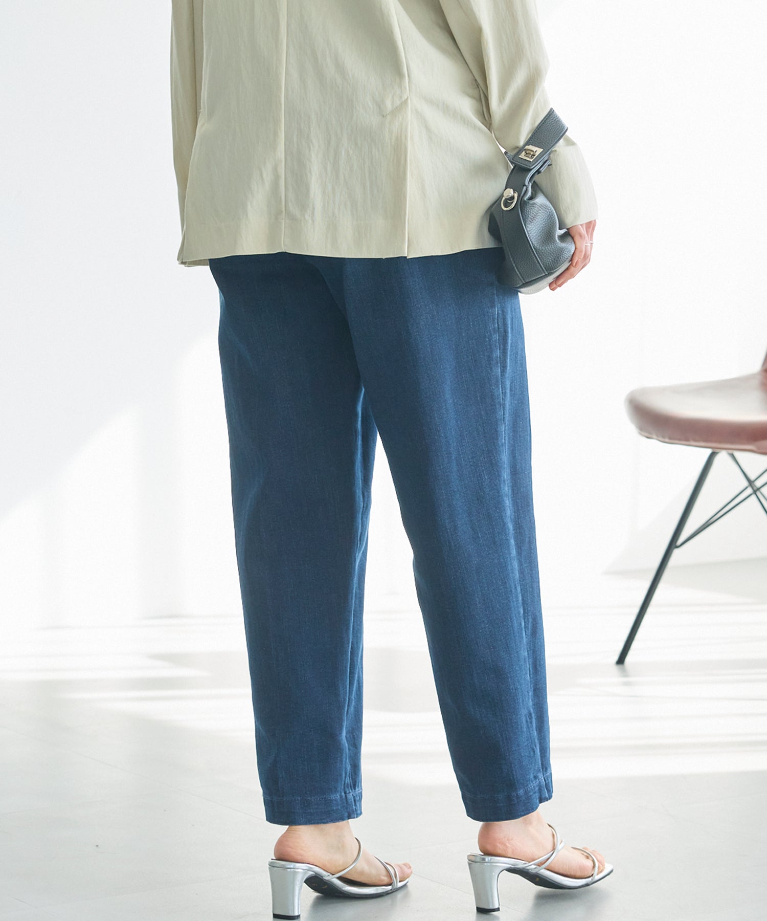 タックテーパードデニム