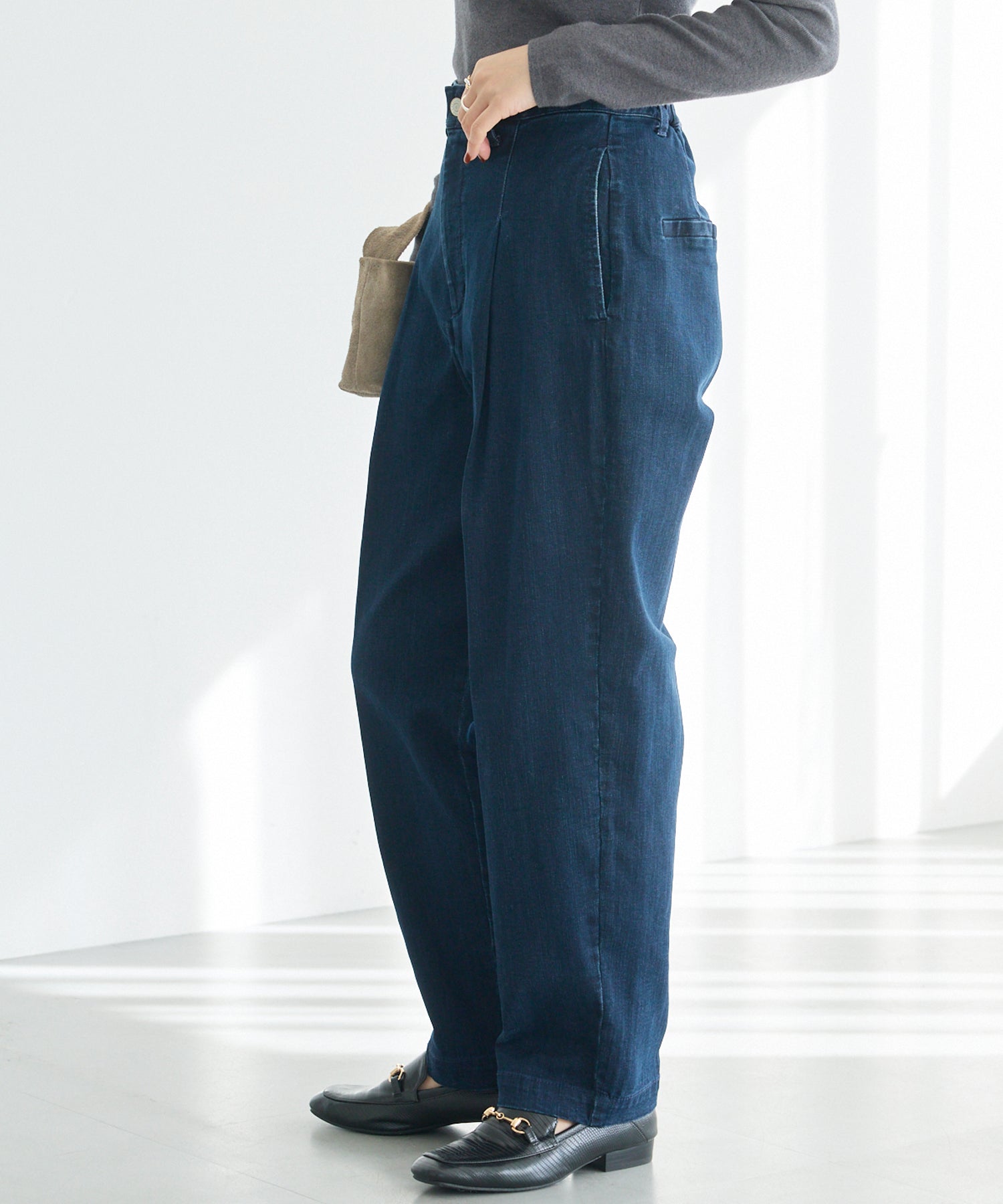 タックテーパードデニム