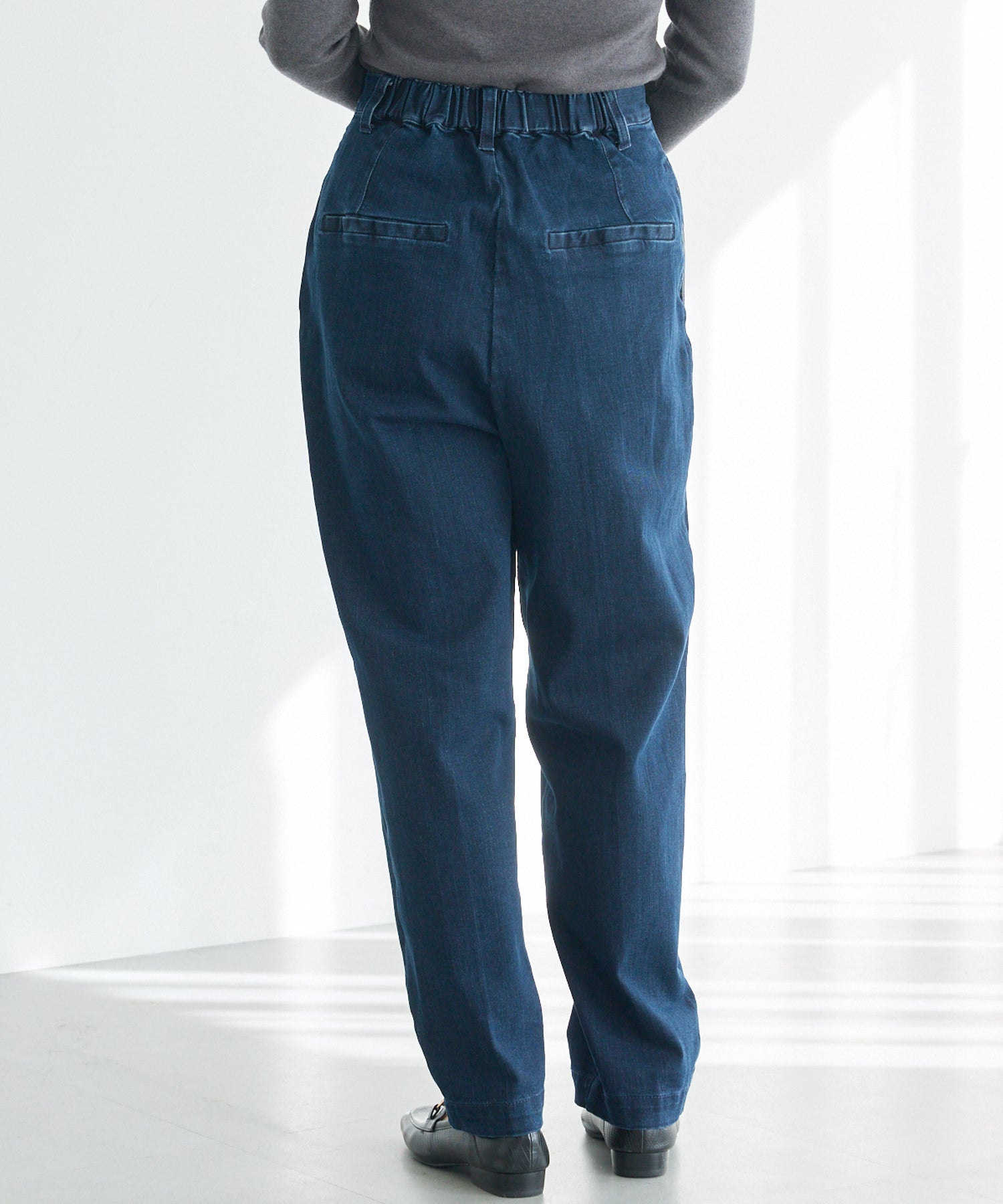 タックテーパードデニム