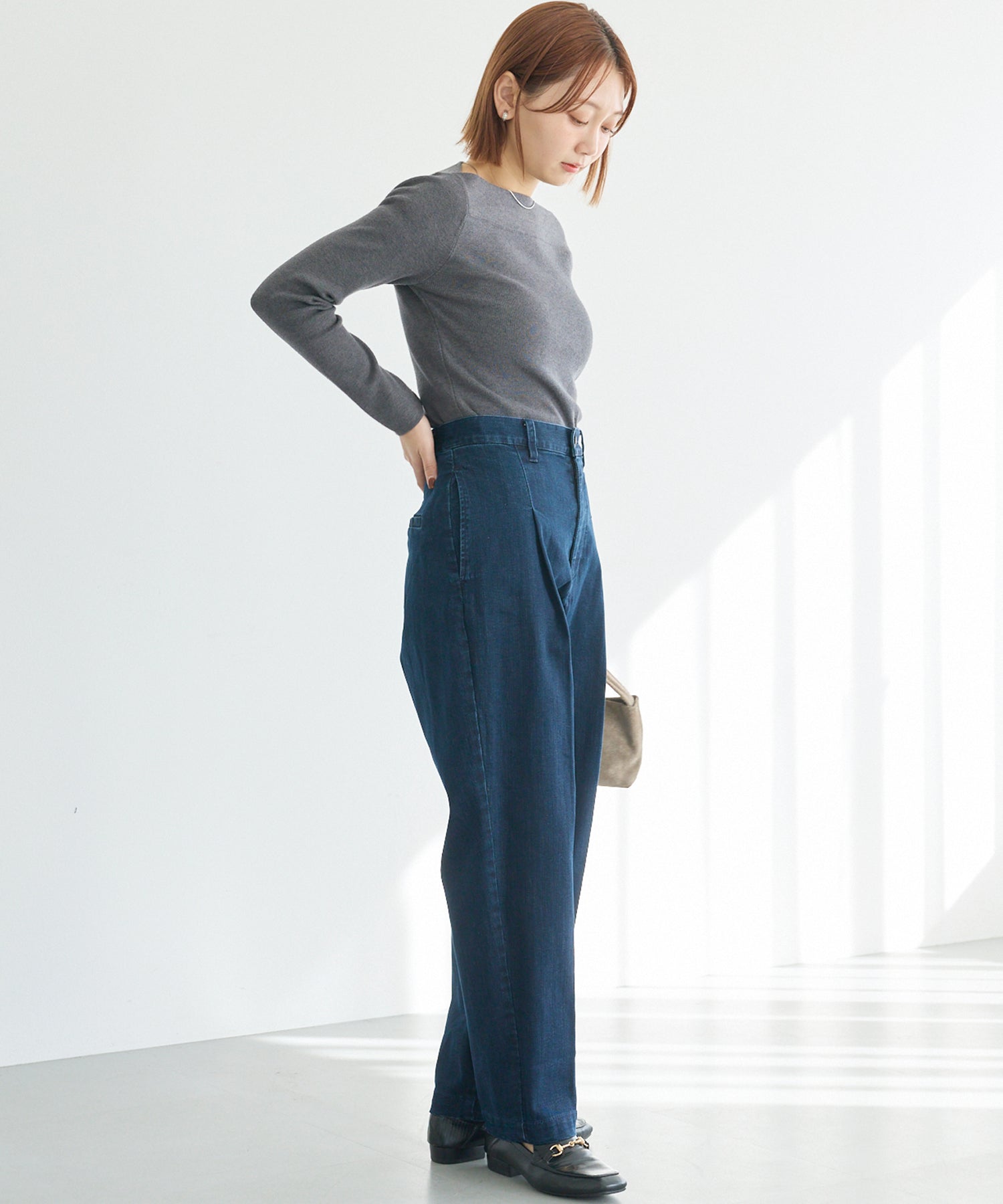 タックテーパードデニム