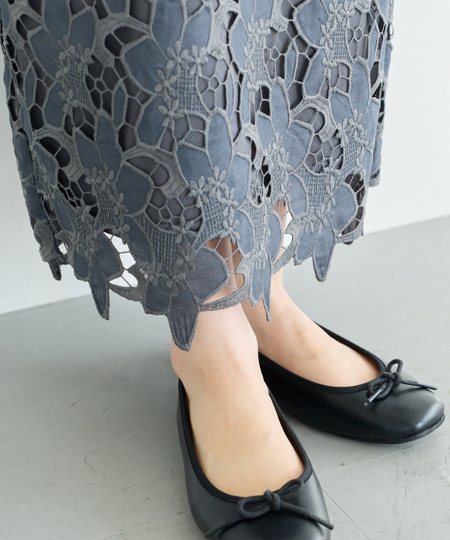 刺繍レースナロースカート