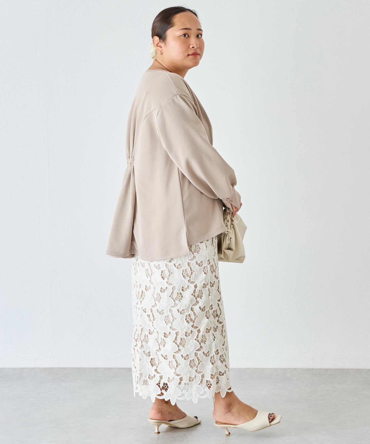 アイボリー　model:161cm 着用サイズ:3L