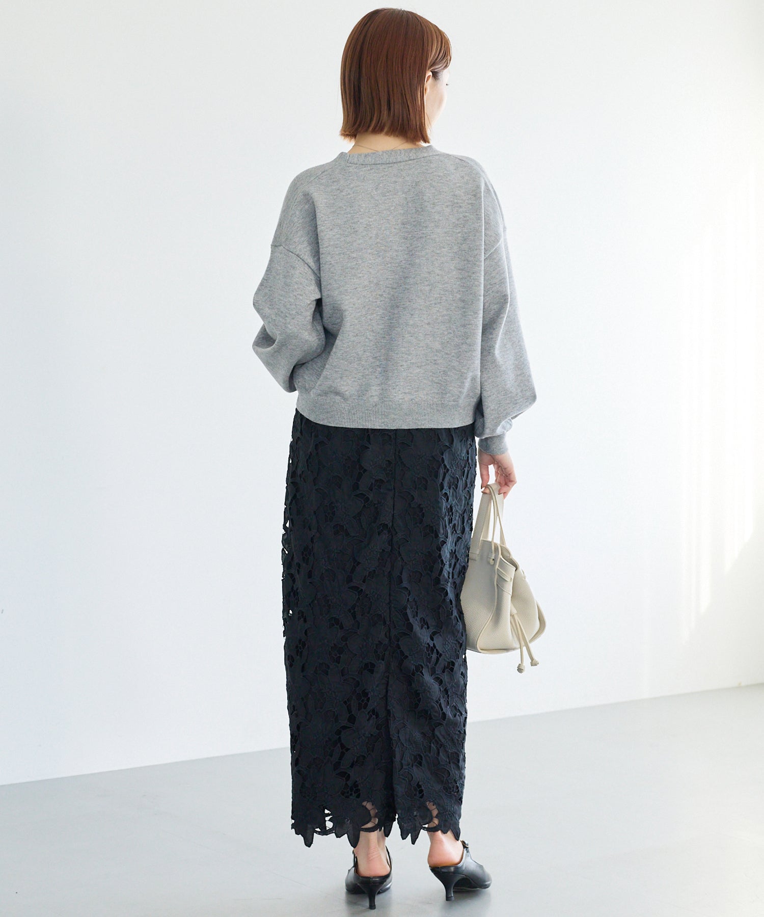 刺繍レースナロースカート