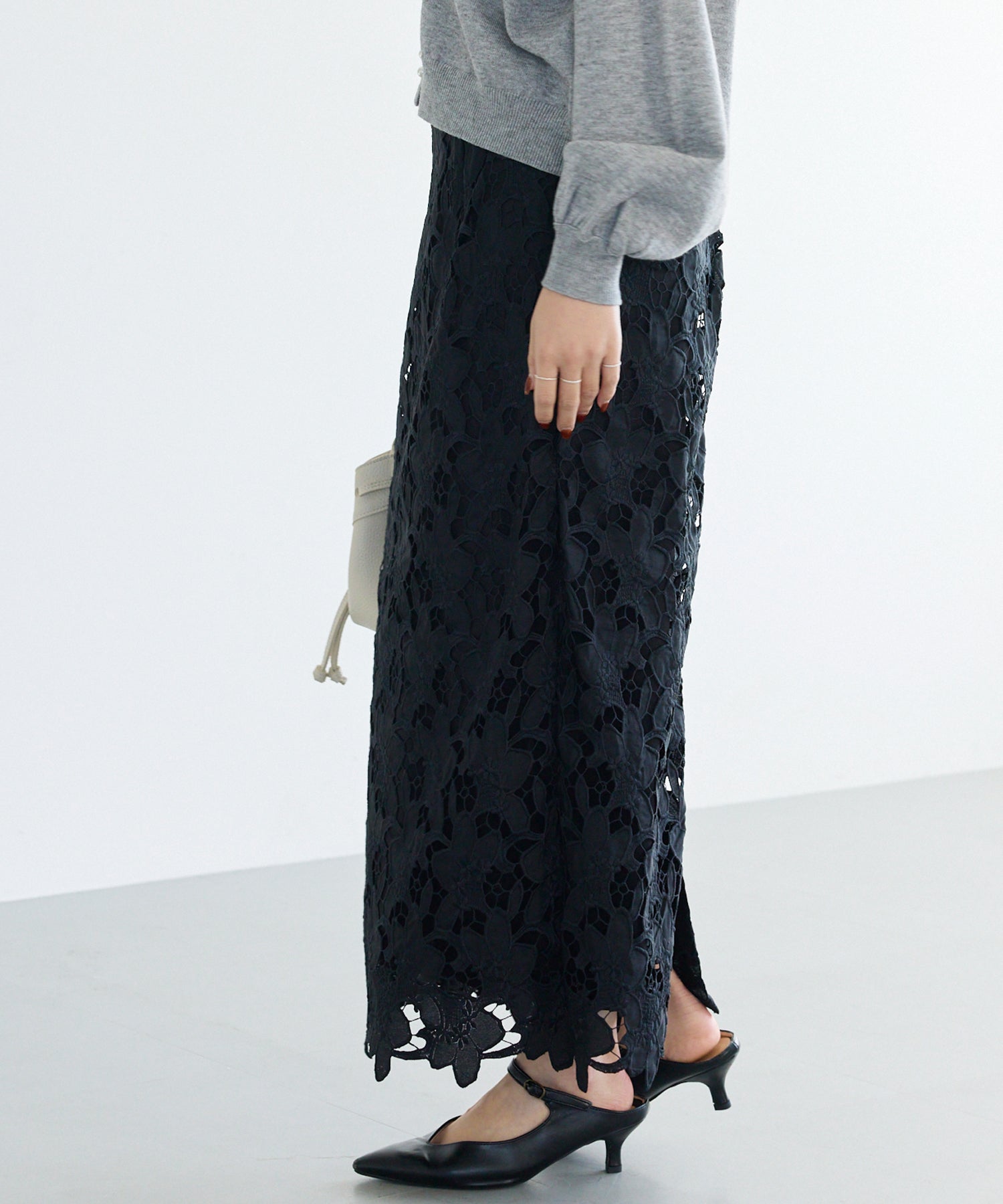 刺繍レースナロースカート