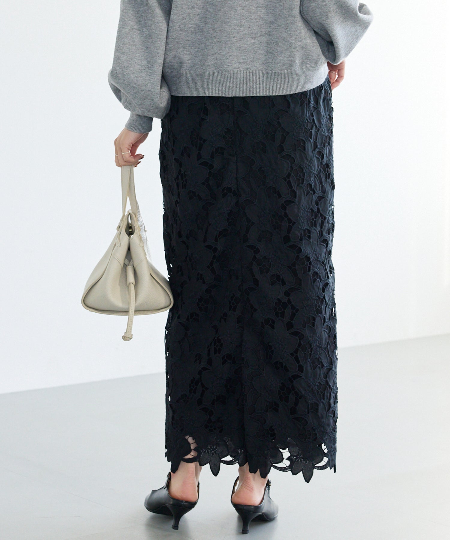 刺繍レースナロースカート