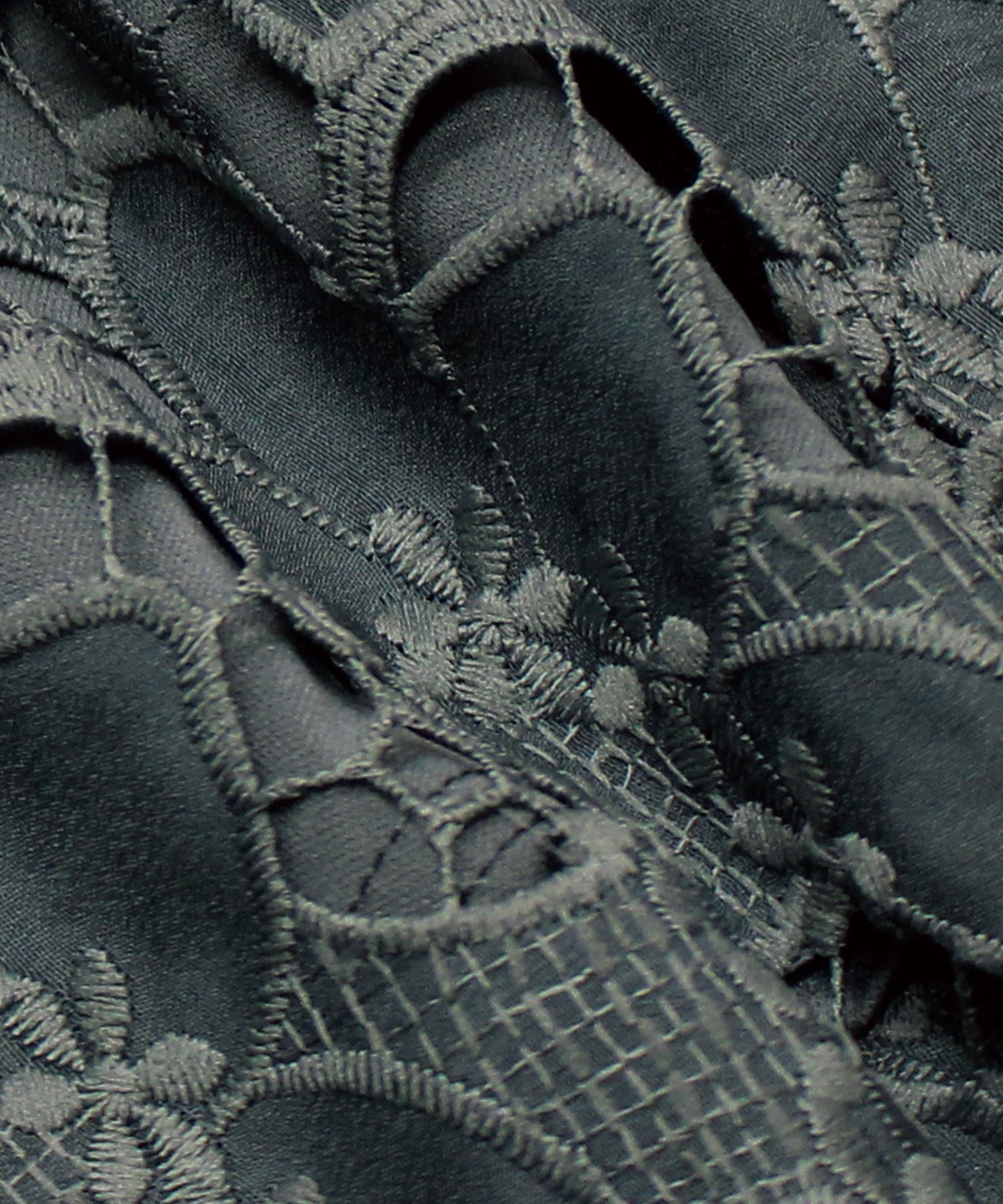 チャコールグレー