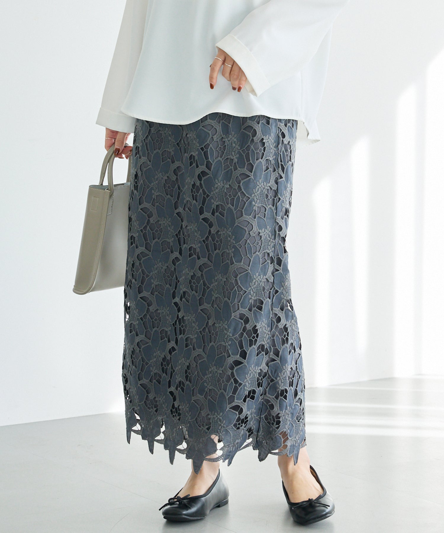 刺繍レースナロースカート