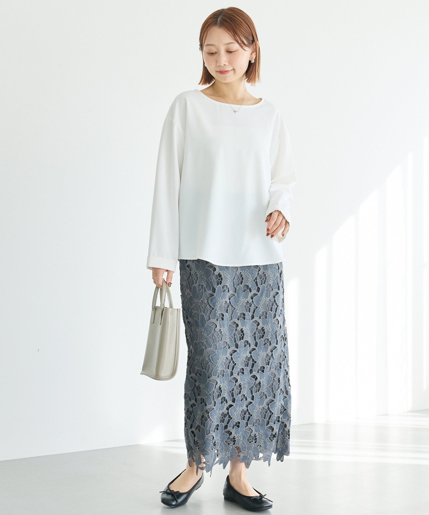 刺繍レースナロースカート