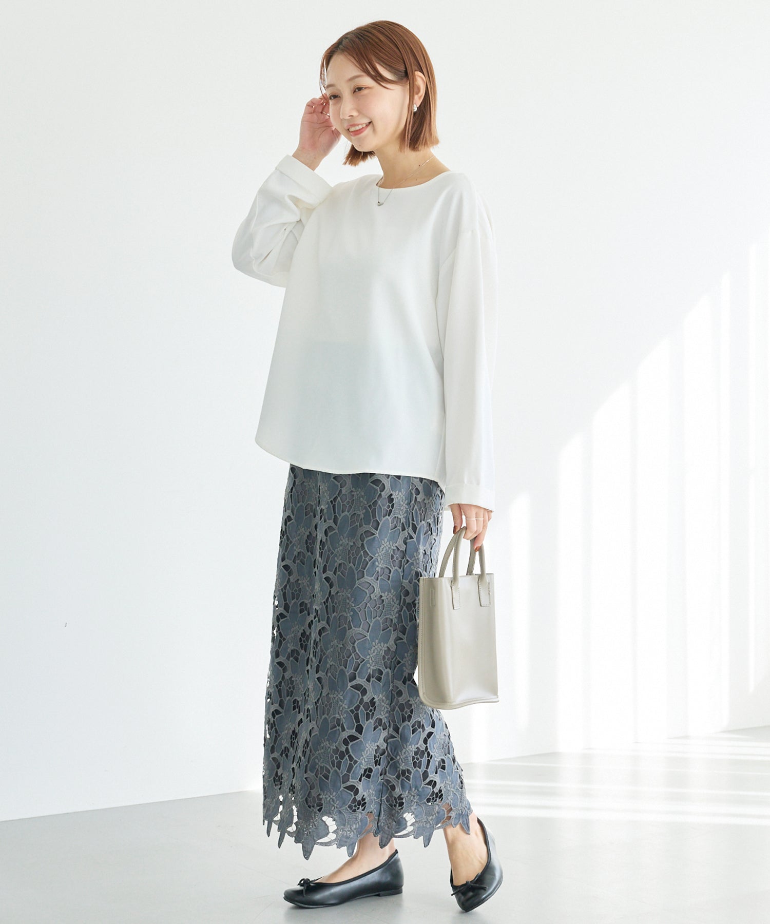 刺繍レースナロースカート