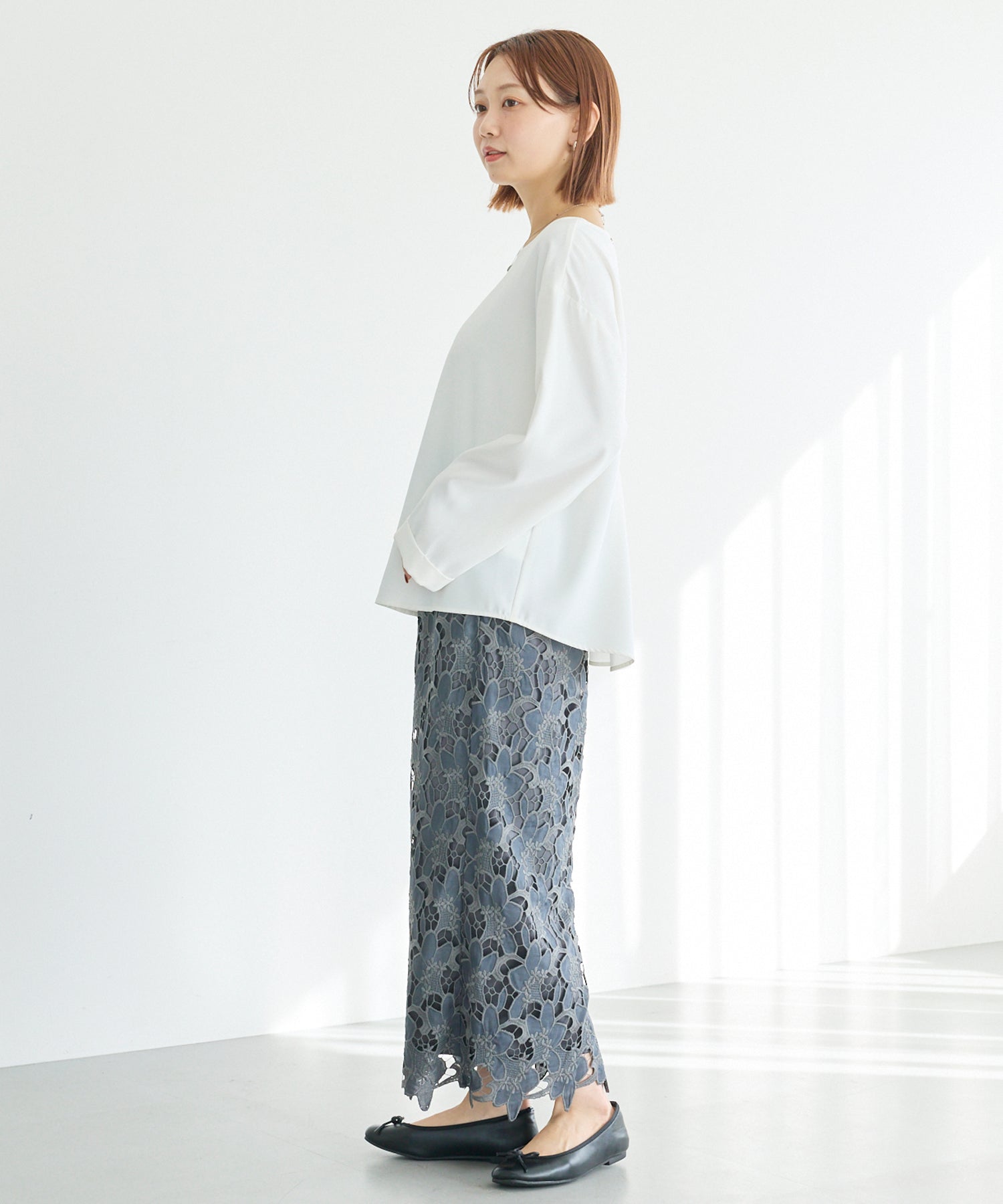 刺繍レースナロースカート