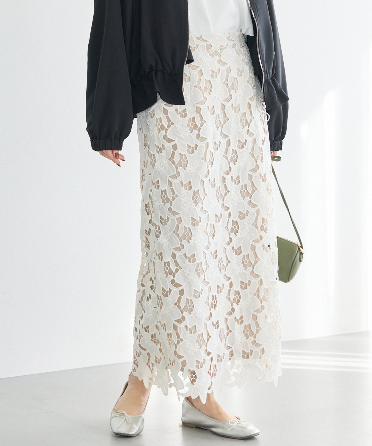 刺繍レースナロースカート