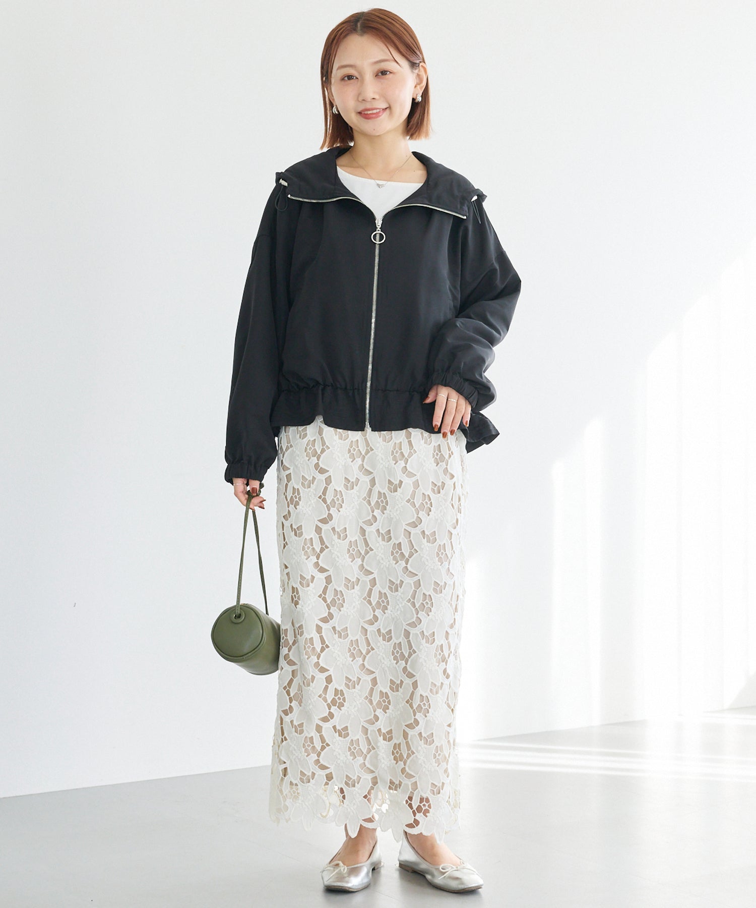 刺繍レースナロースカート