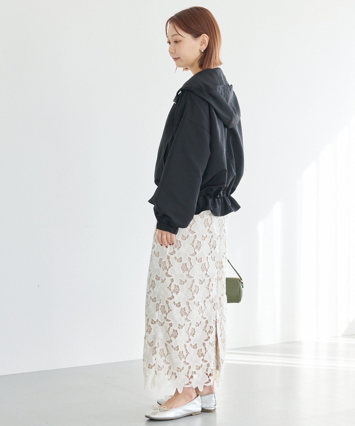 刺繍レースナロースカート