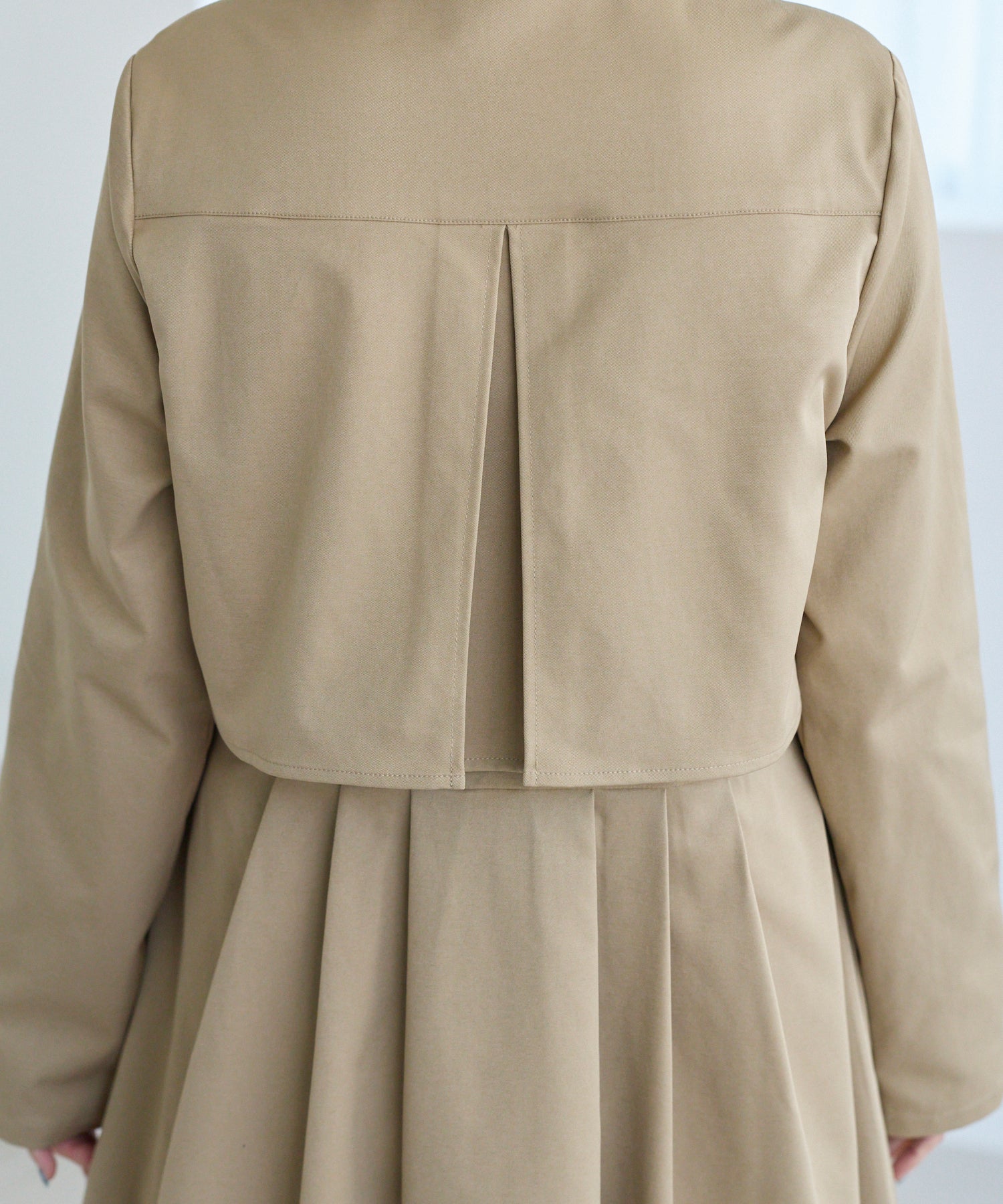 タックプリーツノーカラーコート