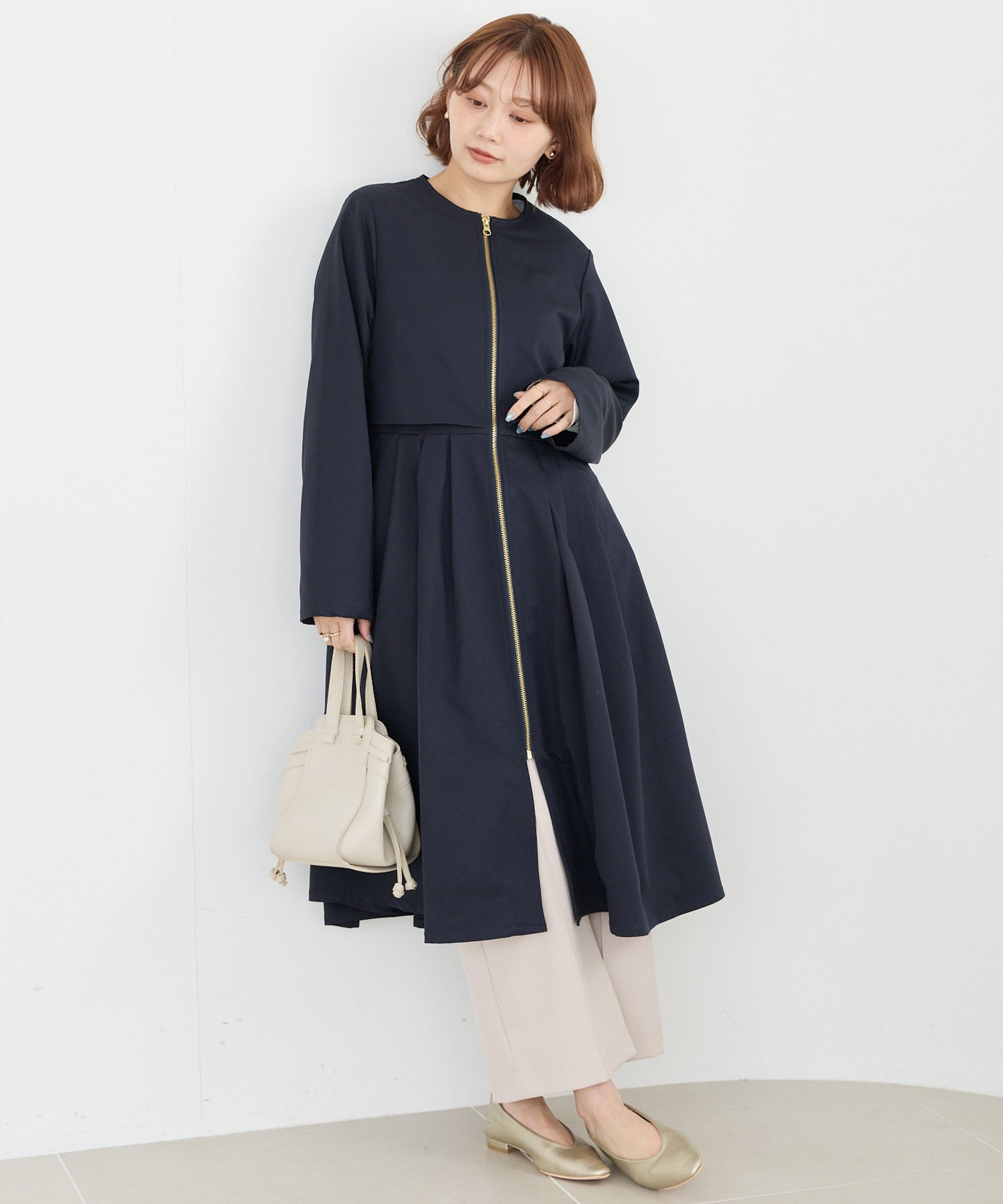 タックプリーツノーカラーコート