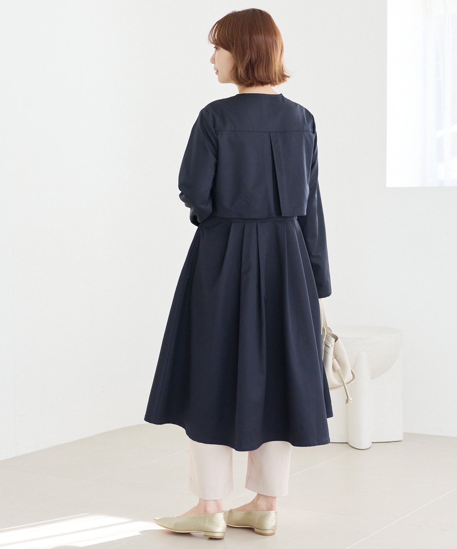 タックプリーツノーカラーコート