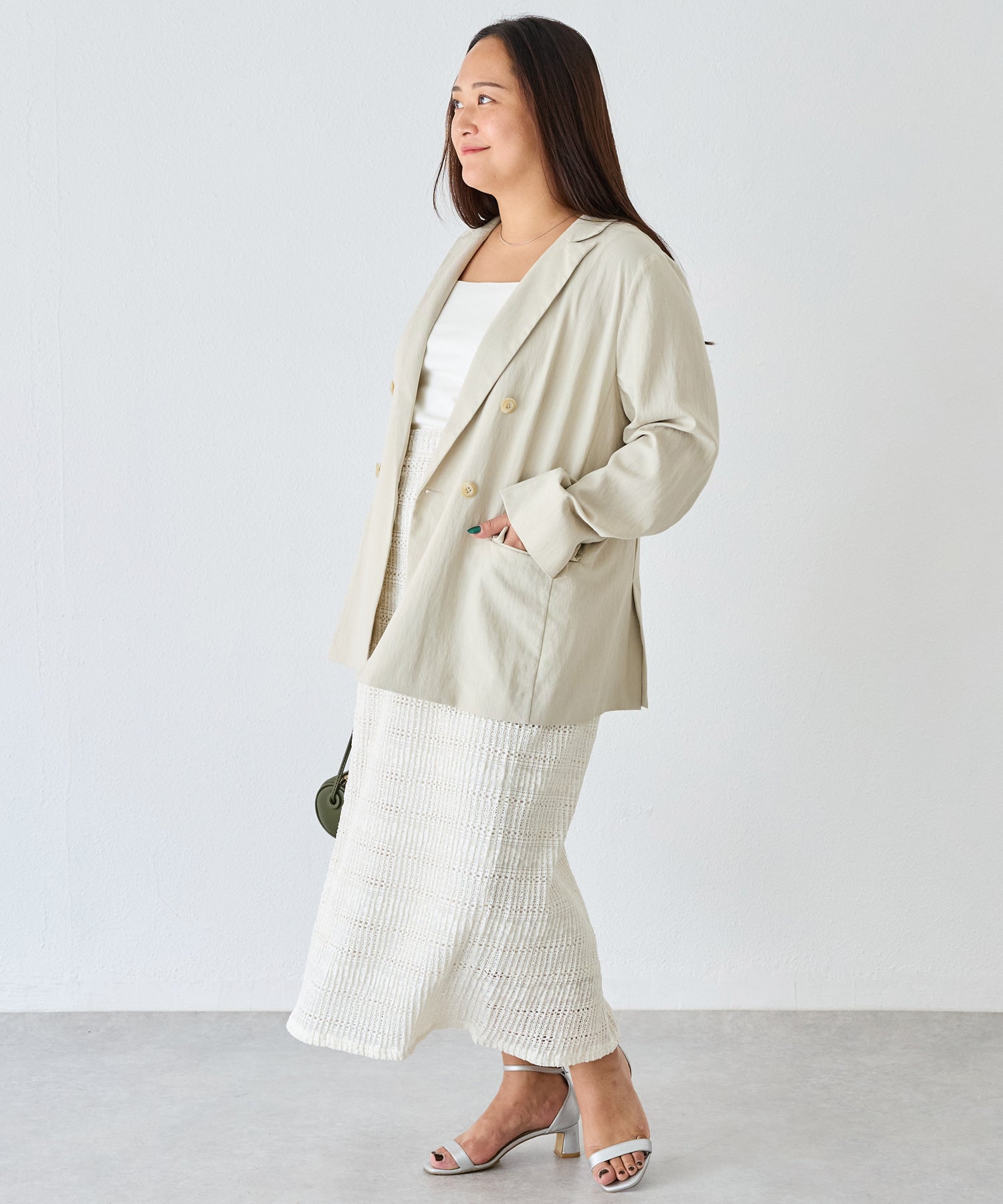 ベージュ　model:161cm 着用サイズ:3L