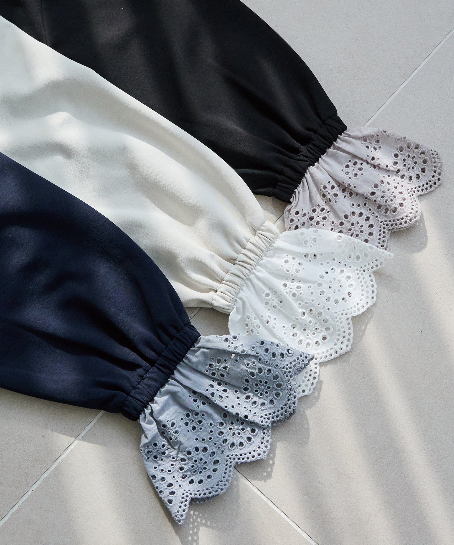 配色:袖口レース