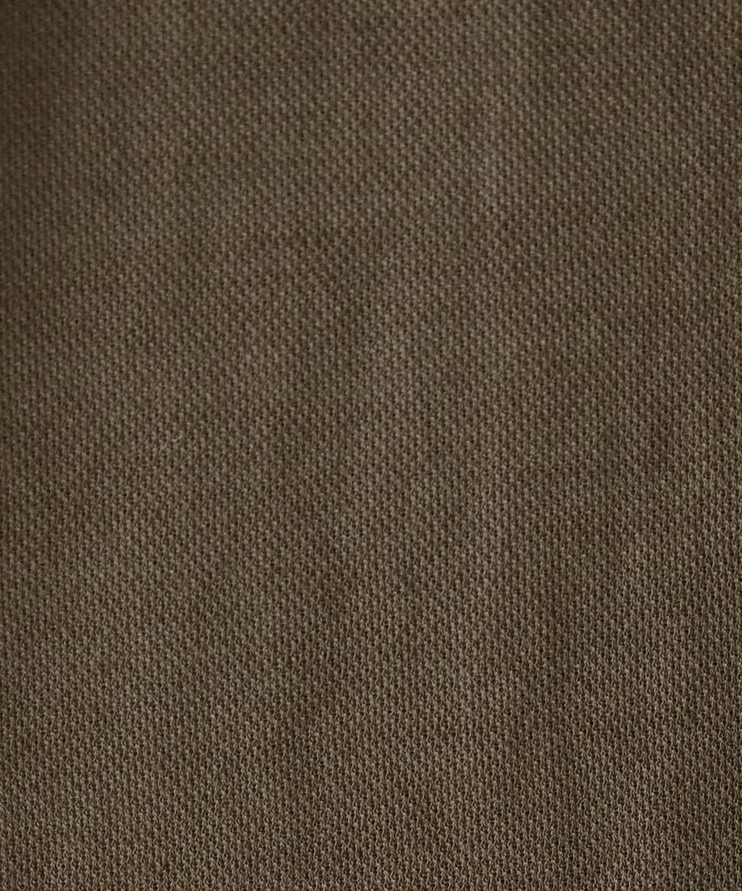 ダークブラウン