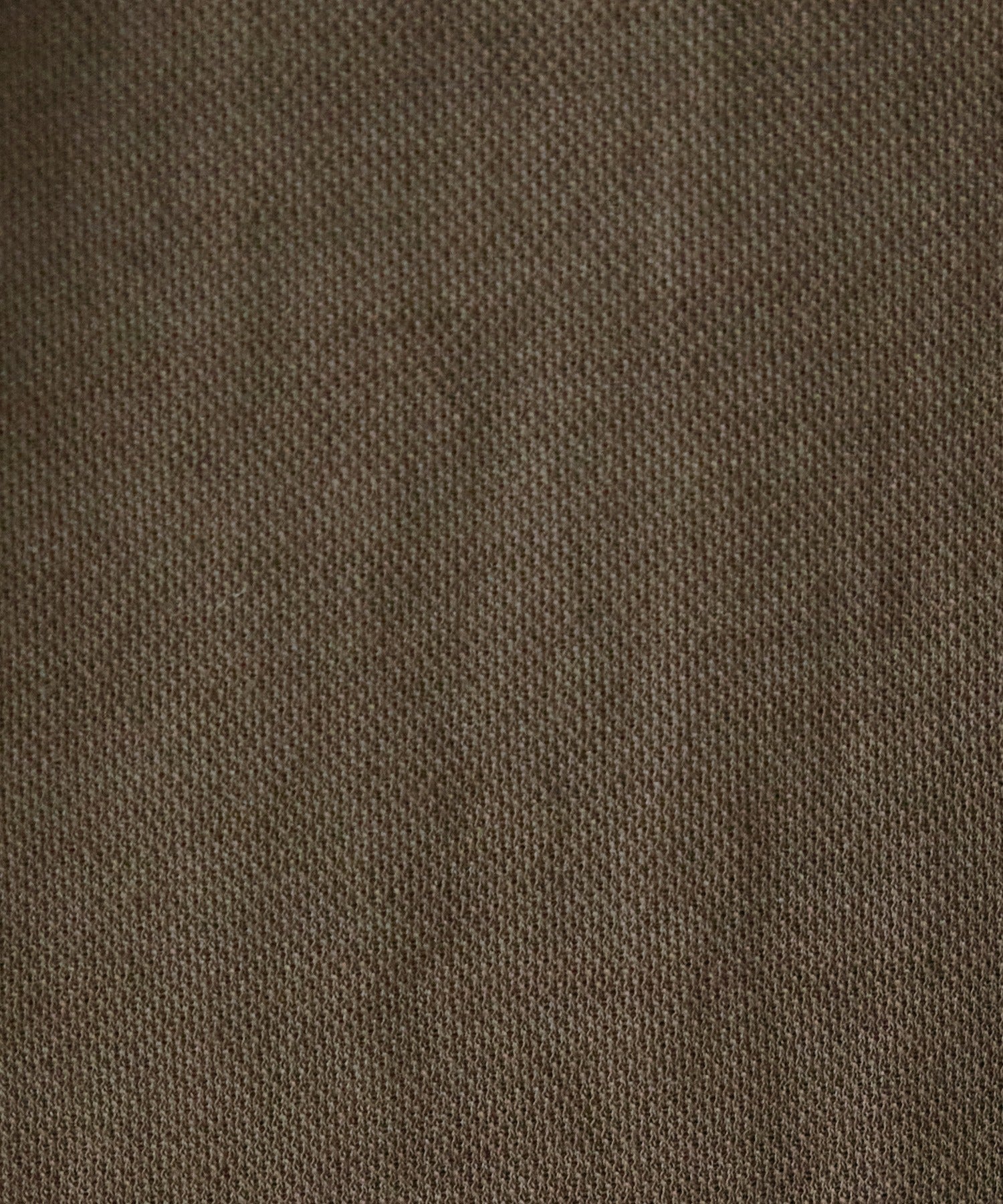 ダークブラウン