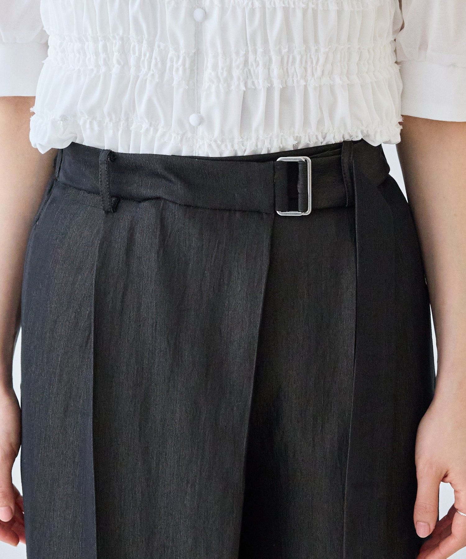 フロントウエストベルトデザイン