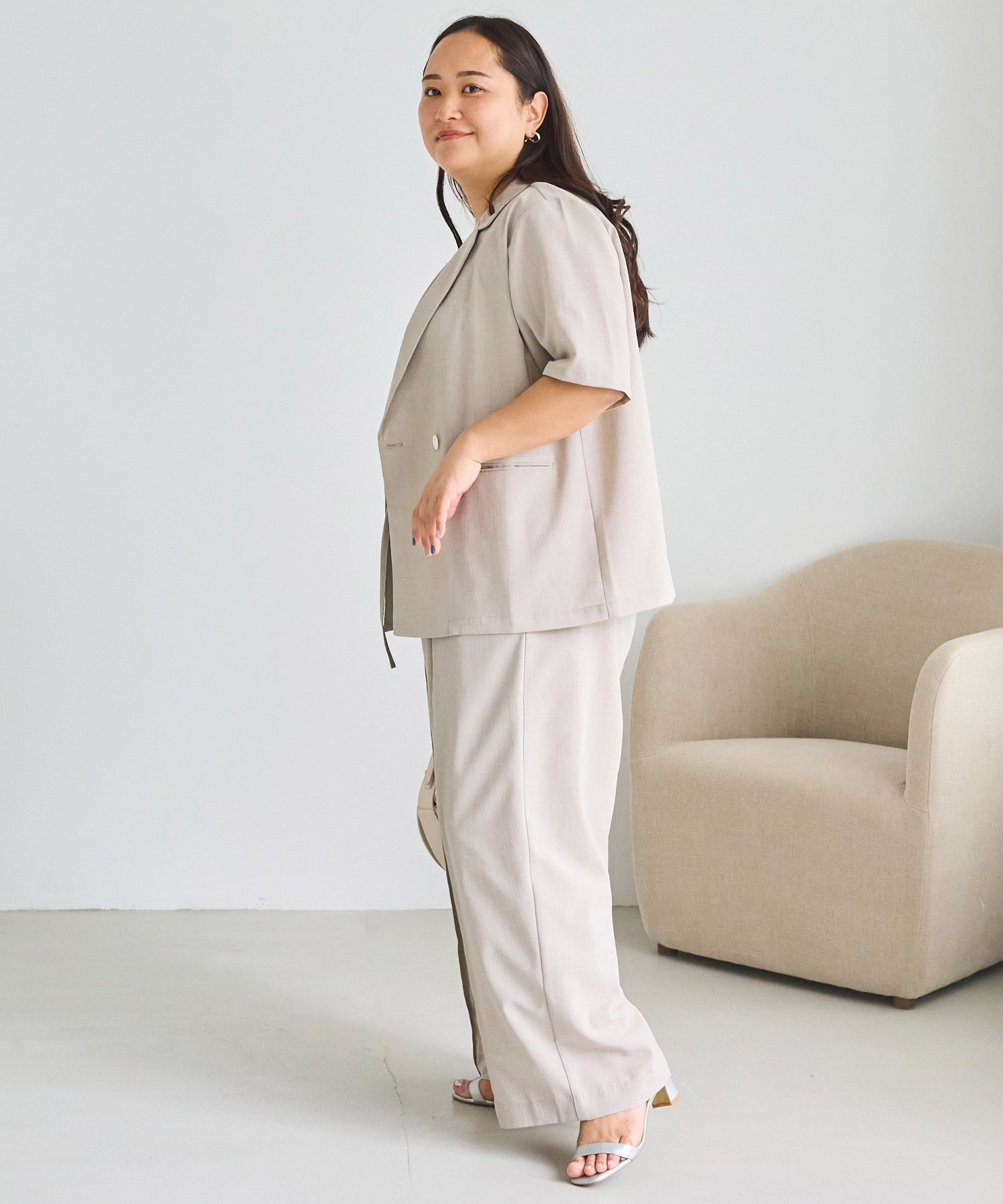 ベージュ　model:161cm 着用サイズ:3L