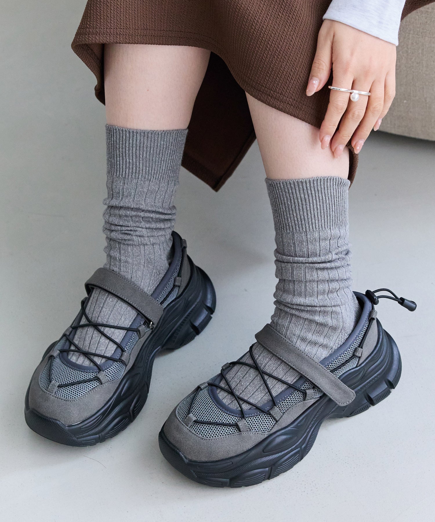 チャコールグレー着用