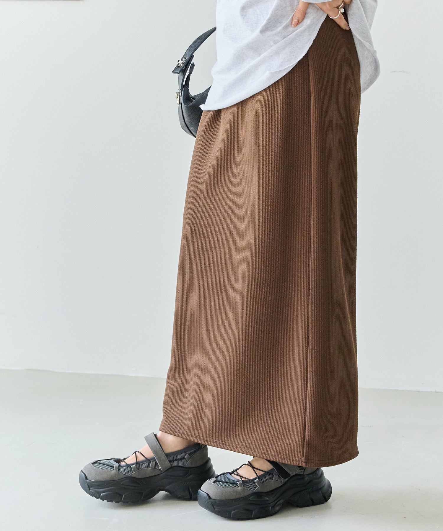 チャコールグレー着用