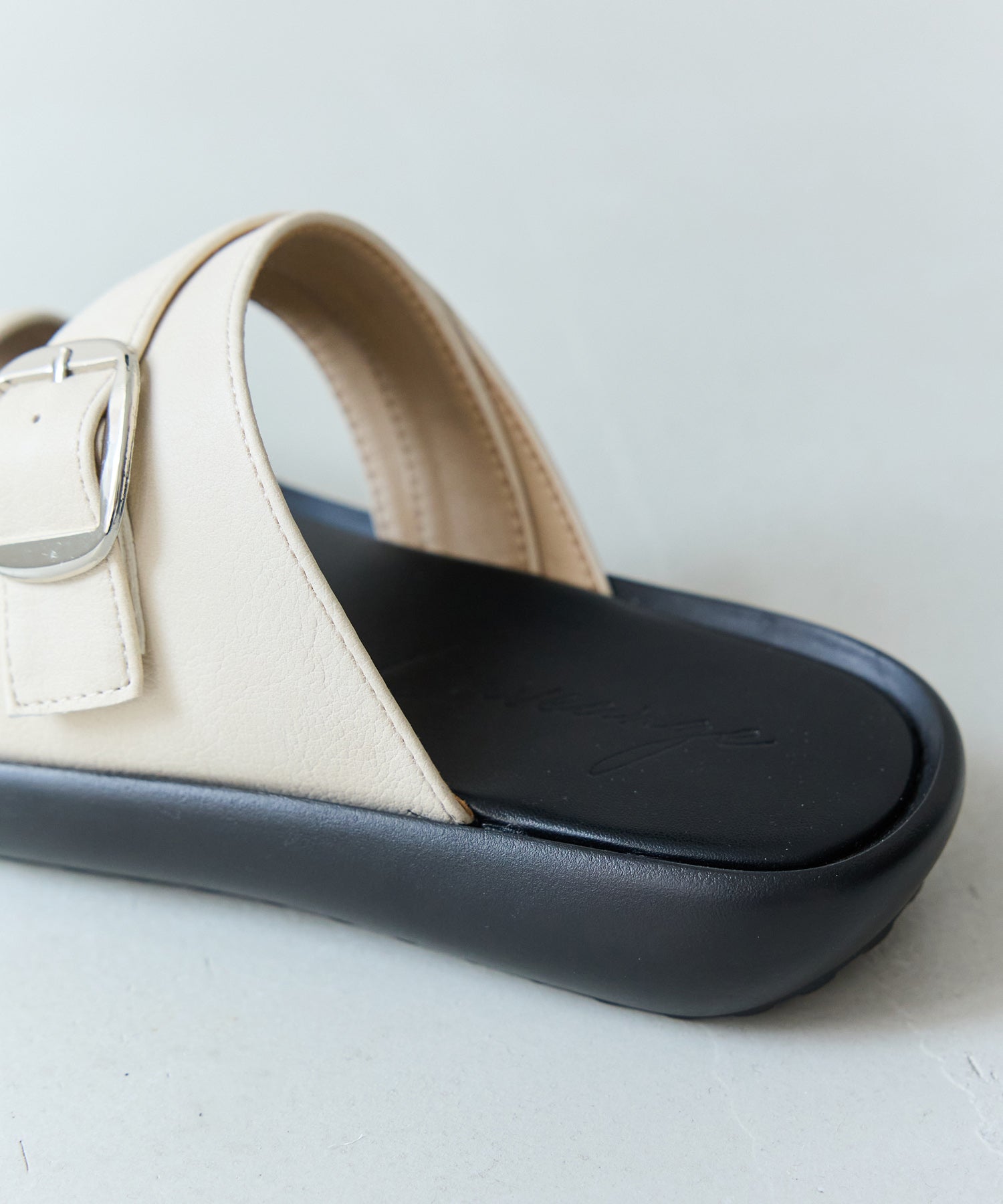 ソール：クッション性あり