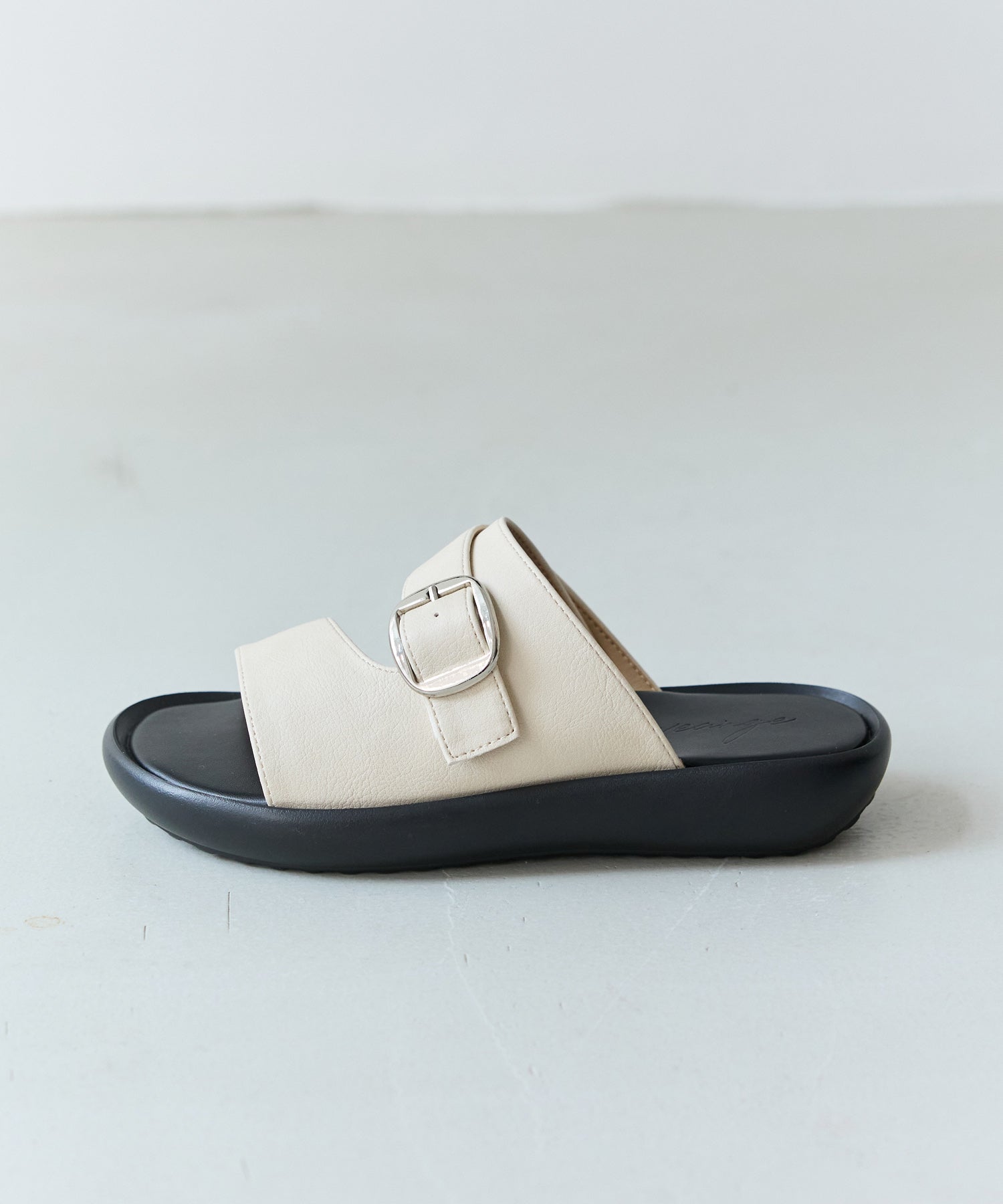 【ゆったり甲高】バックルストラップサンダル