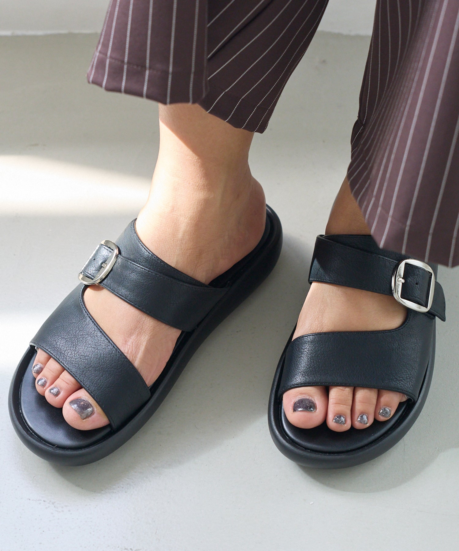 【ゆったり甲高】バックルストラップサンダル