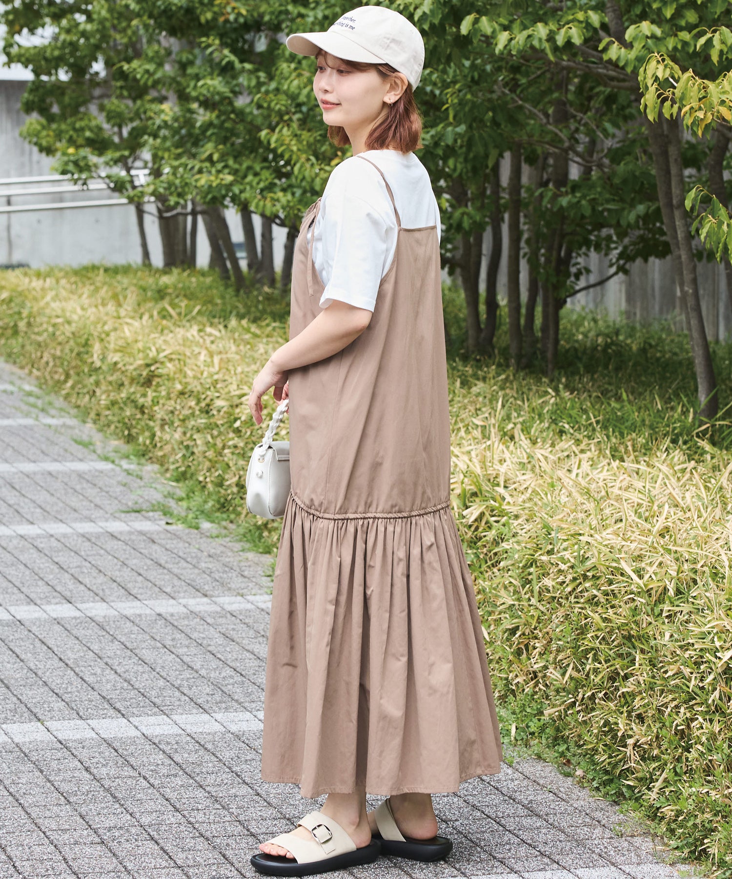 メッセージロゴ刺繍キャップ（深め・つば広）