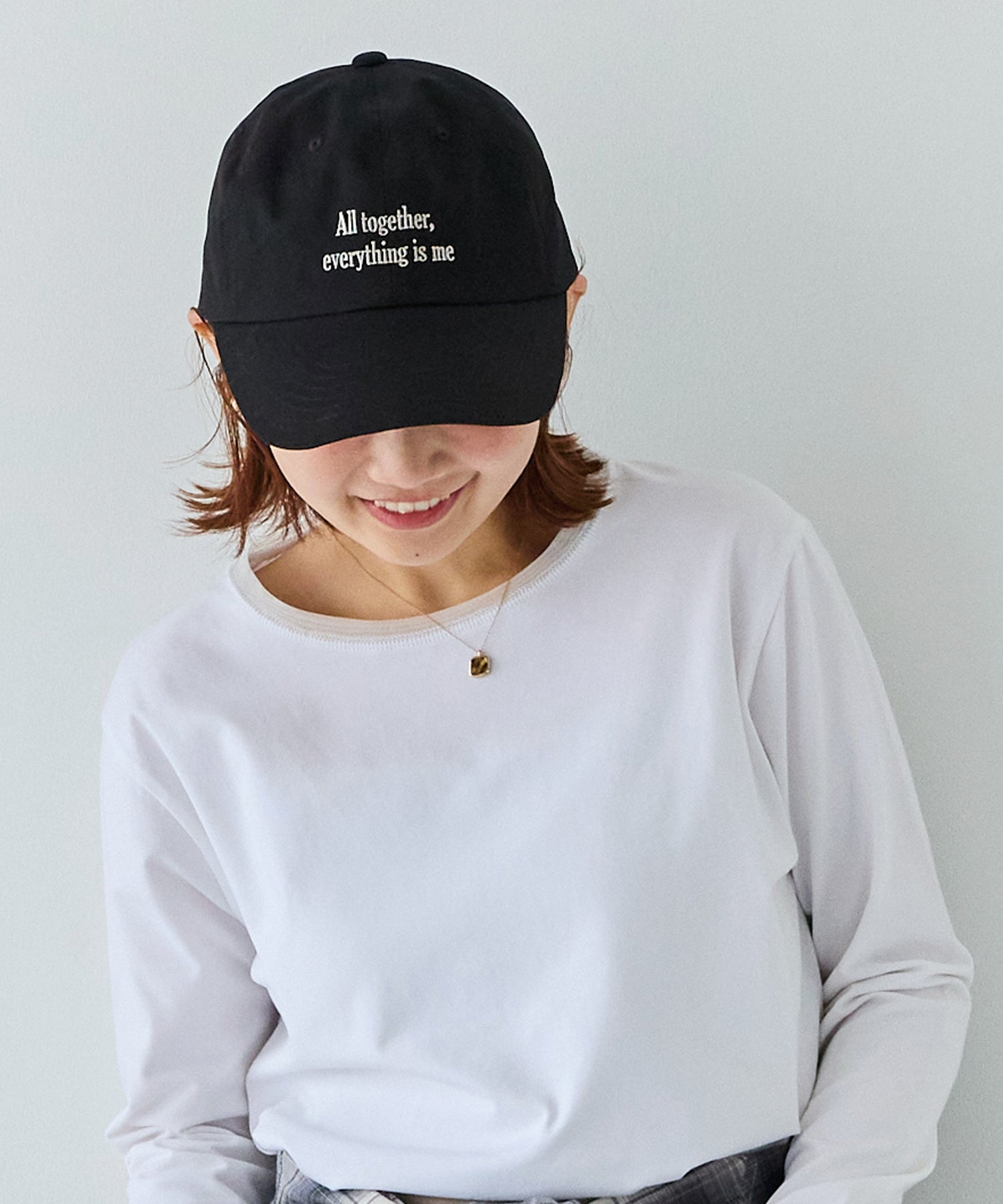 メッセージロゴ刺繍キャップ（深め・つば広）