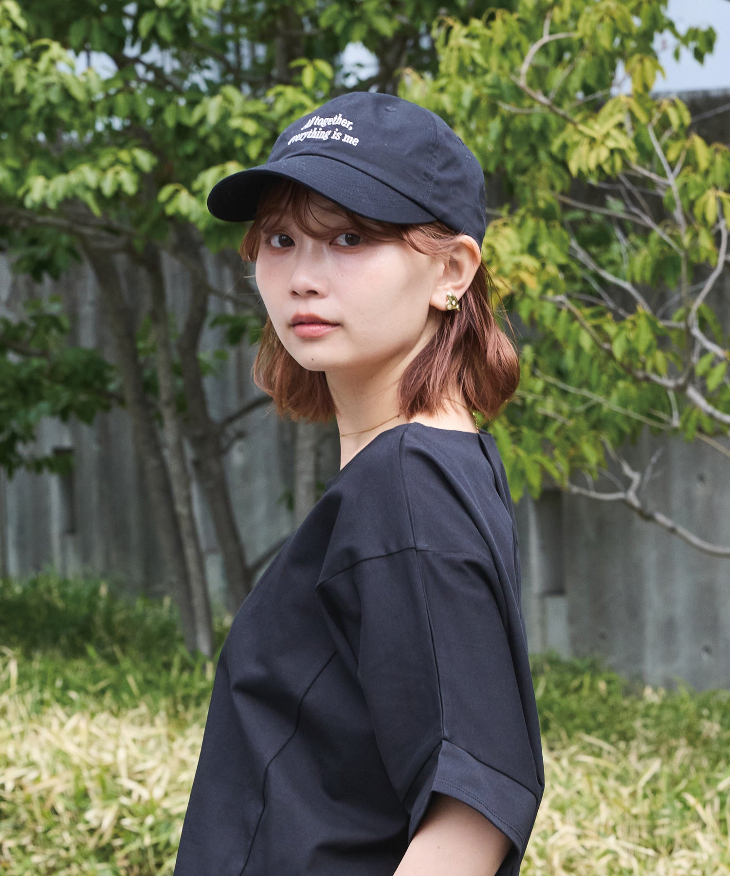 メッセージロゴ刺繍キャップ（深め・つば広）